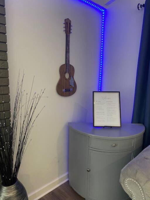 פלורנס Large, Stunning Elvis Themed Condo,10 Min From Cvg מראה חיצוני תמונה